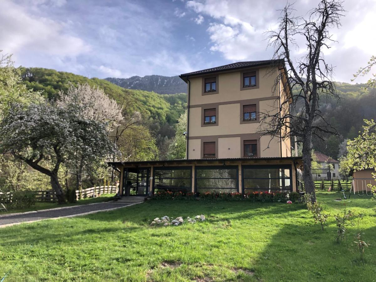 Zvjezdana Dolina Garni Hotel Andrijevica Exteriör bild